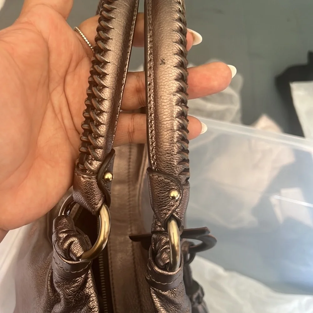 Salvatore Ferragamo Bag. Metallic Shoulder Leather Bag.‎